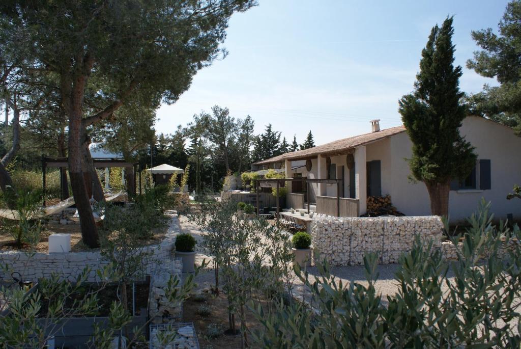 L'Auberge De L'Aubergine Eygalières Esterno foto
