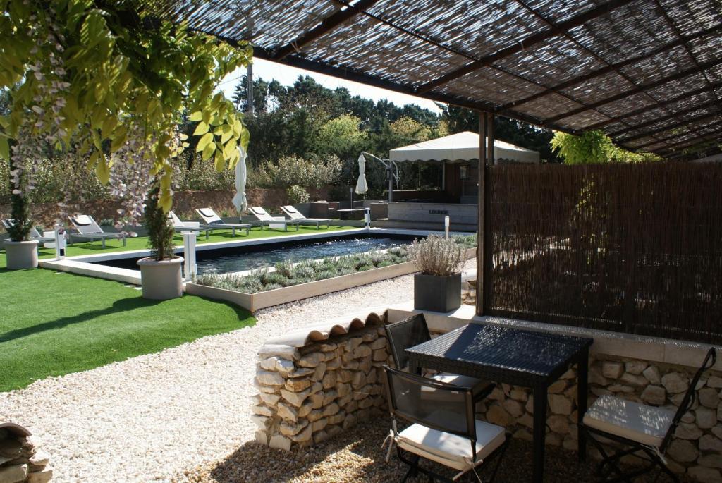 L'Auberge De L'Aubergine Eygalières Esterno foto