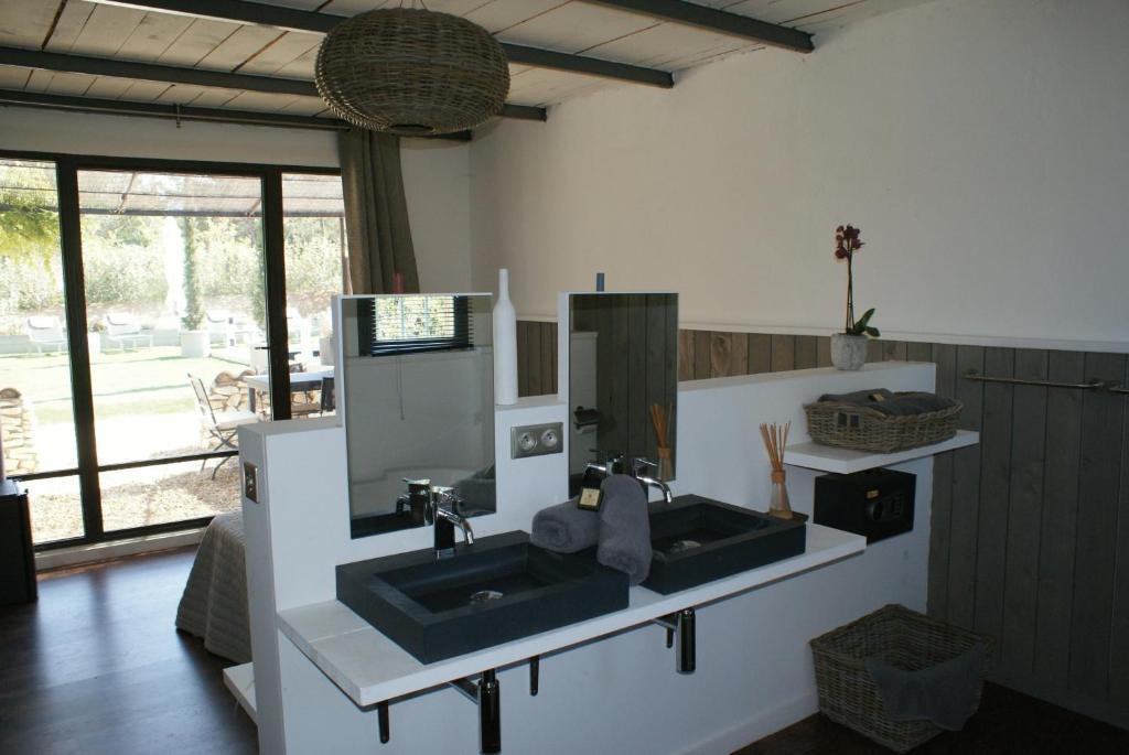 L'Auberge De L'Aubergine Eygalières Esterno foto