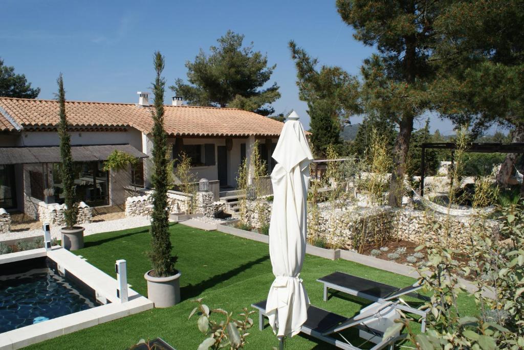 L'Auberge De L'Aubergine Eygalières Esterno foto