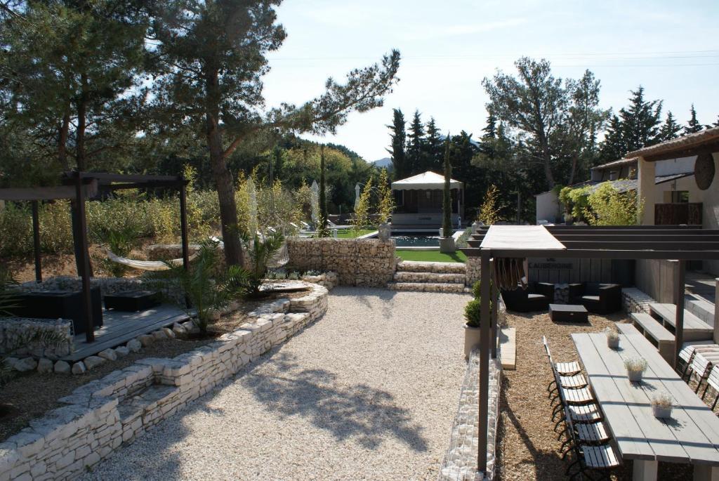 L'Auberge De L'Aubergine Eygalières Esterno foto