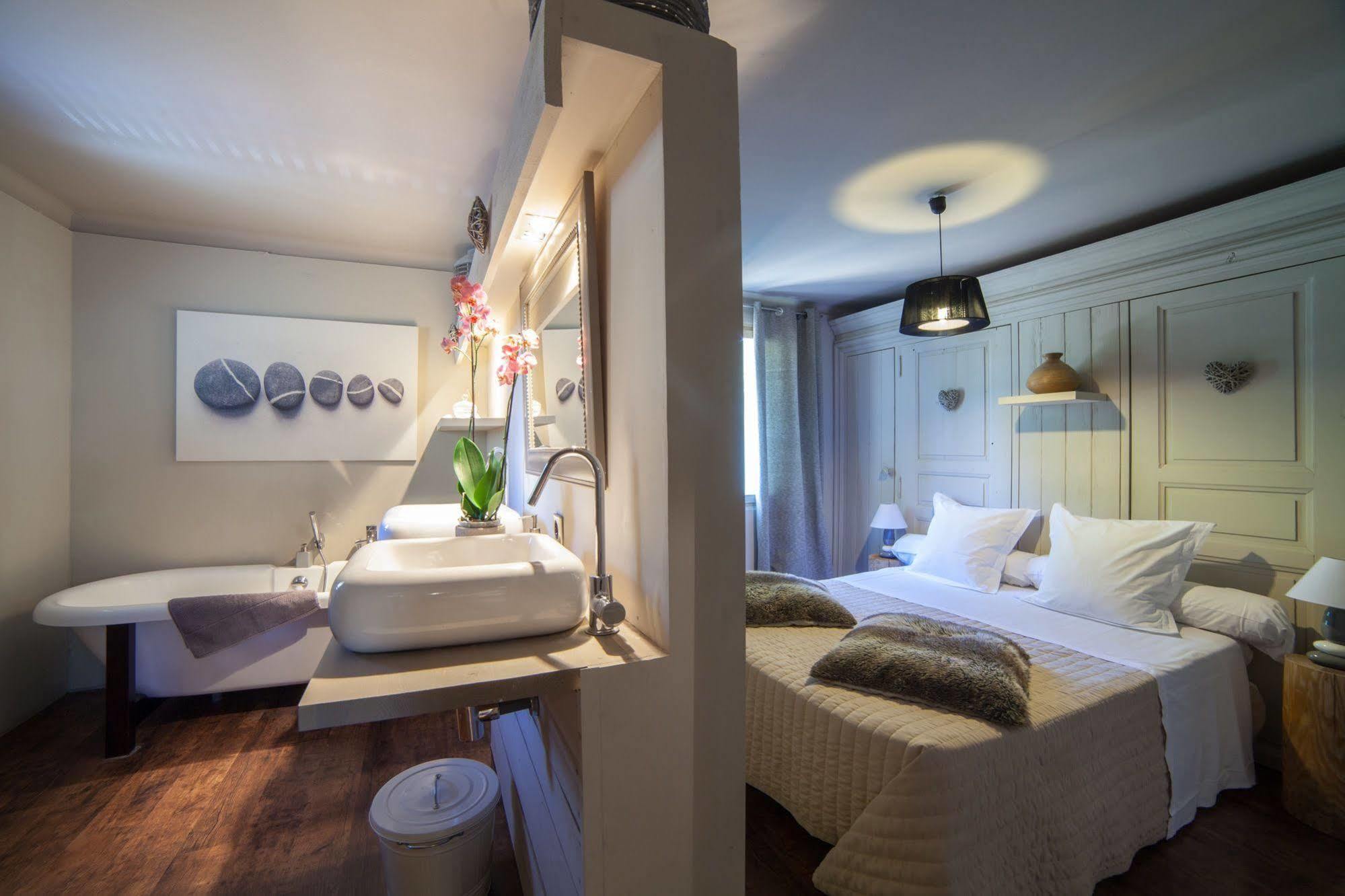 L'Auberge De L'Aubergine Eygalières Esterno foto